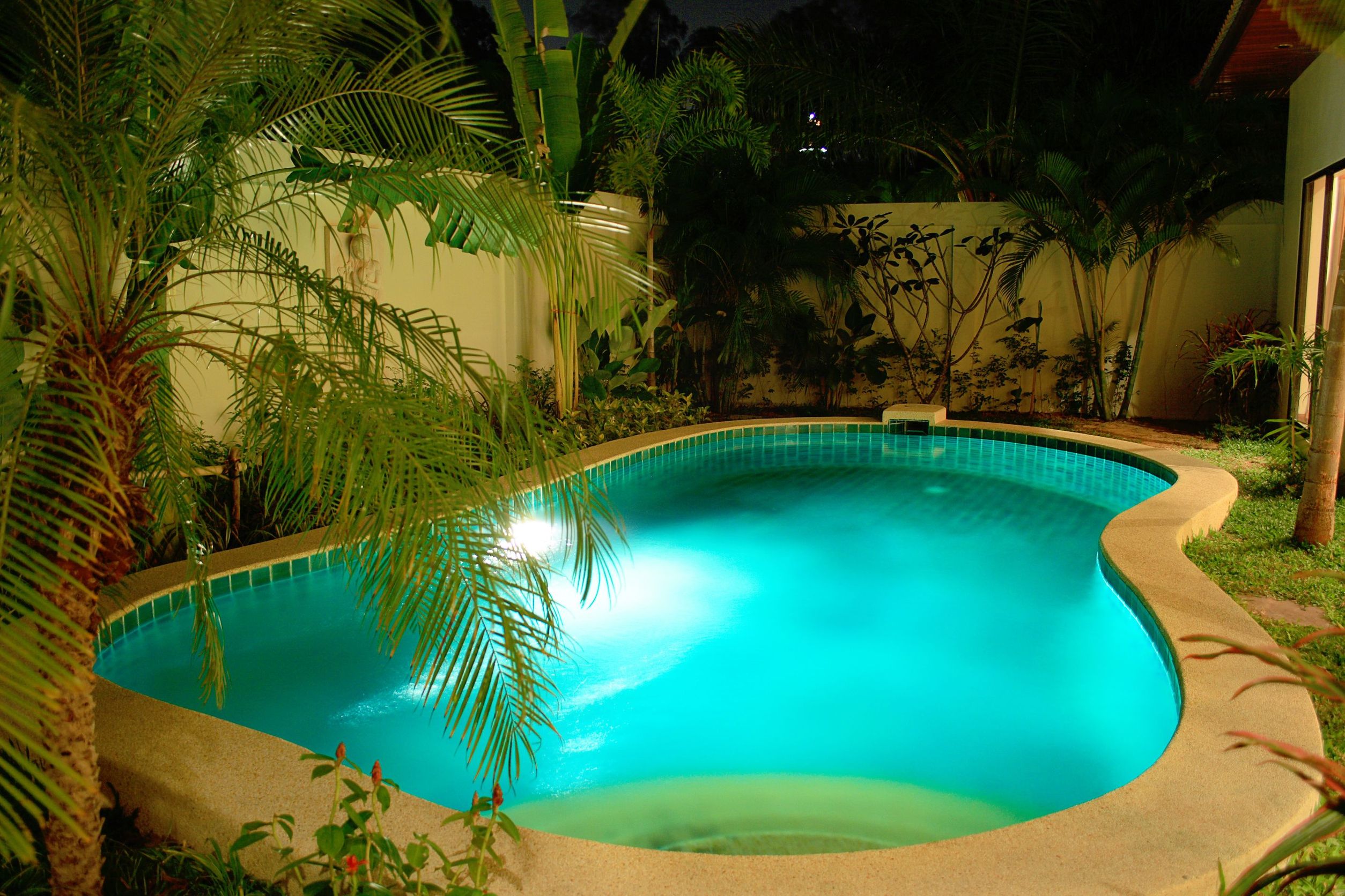 Differences in Pool Companies in Nassau County, NY